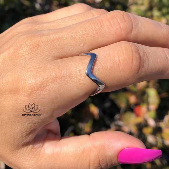 Wave Titanium Steel Finger Ring | Size 7 - Picture 1 of 5